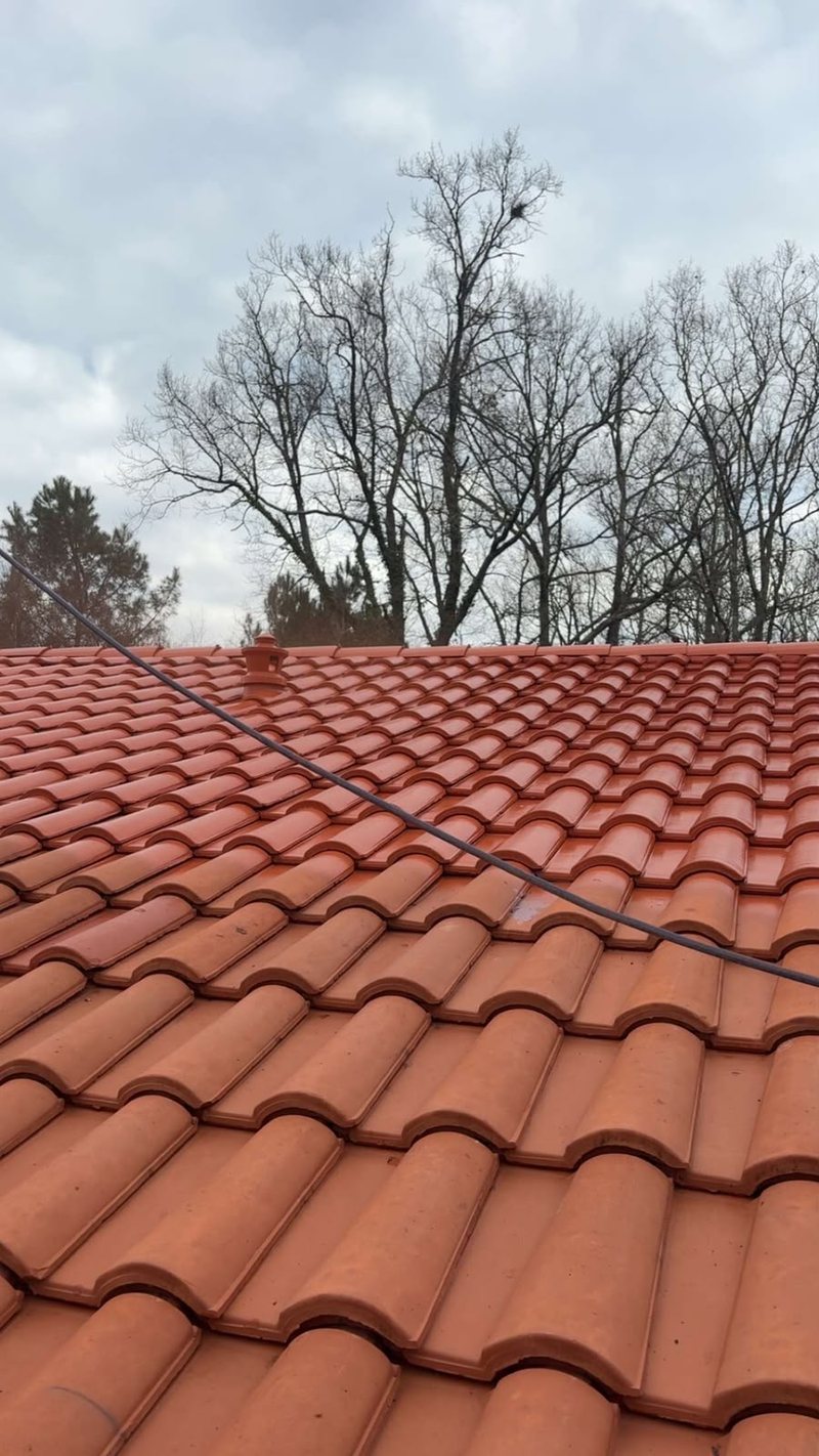 Toiture après peinture, teinte terracotta uniforme